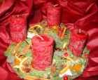 Výrobek: Adventní věnec s červenými svícemi