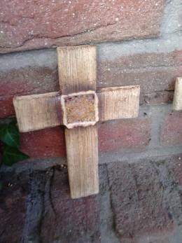 Obrázek výrobku: Kříž s roztaveným sklem, 18 cm