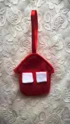 Výrobek: Vánoční ozdoba - červený domeček