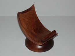 Obrázek výrobku: Dřevěný stojánek na mobil - buk mořený - hnědý