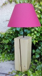 Výrobek: Originální lampa na dřevěném podstavci - růžová