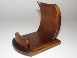 Obrázek výrobku: Dřevěný stojánek na mobil - jednoduchý, široký